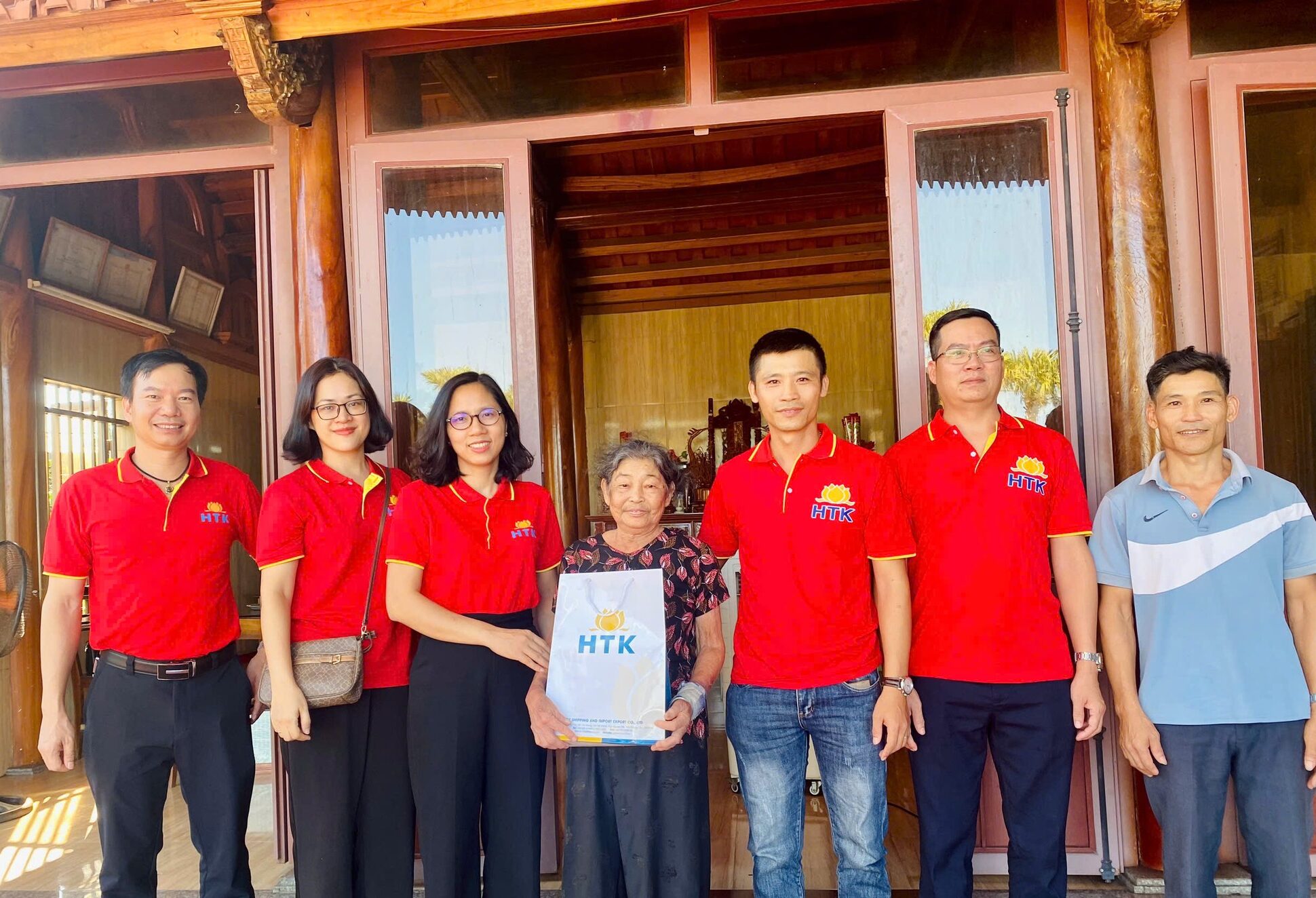 HTK tri ân gia đình thuyền viên nhân Ngày Quốc tế Người Cao Tuổi 01/10/2025